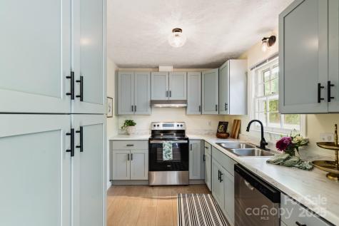 114 Greenfield Lane Hendersonville NC 28792