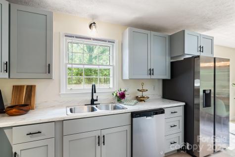 114 Greenfield Lane Hendersonville NC 28792