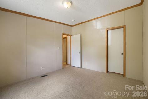 142 Josiah Lane Hendersonville NC 28792