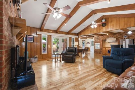 912 Briggs Street NW Valdese NC 28690