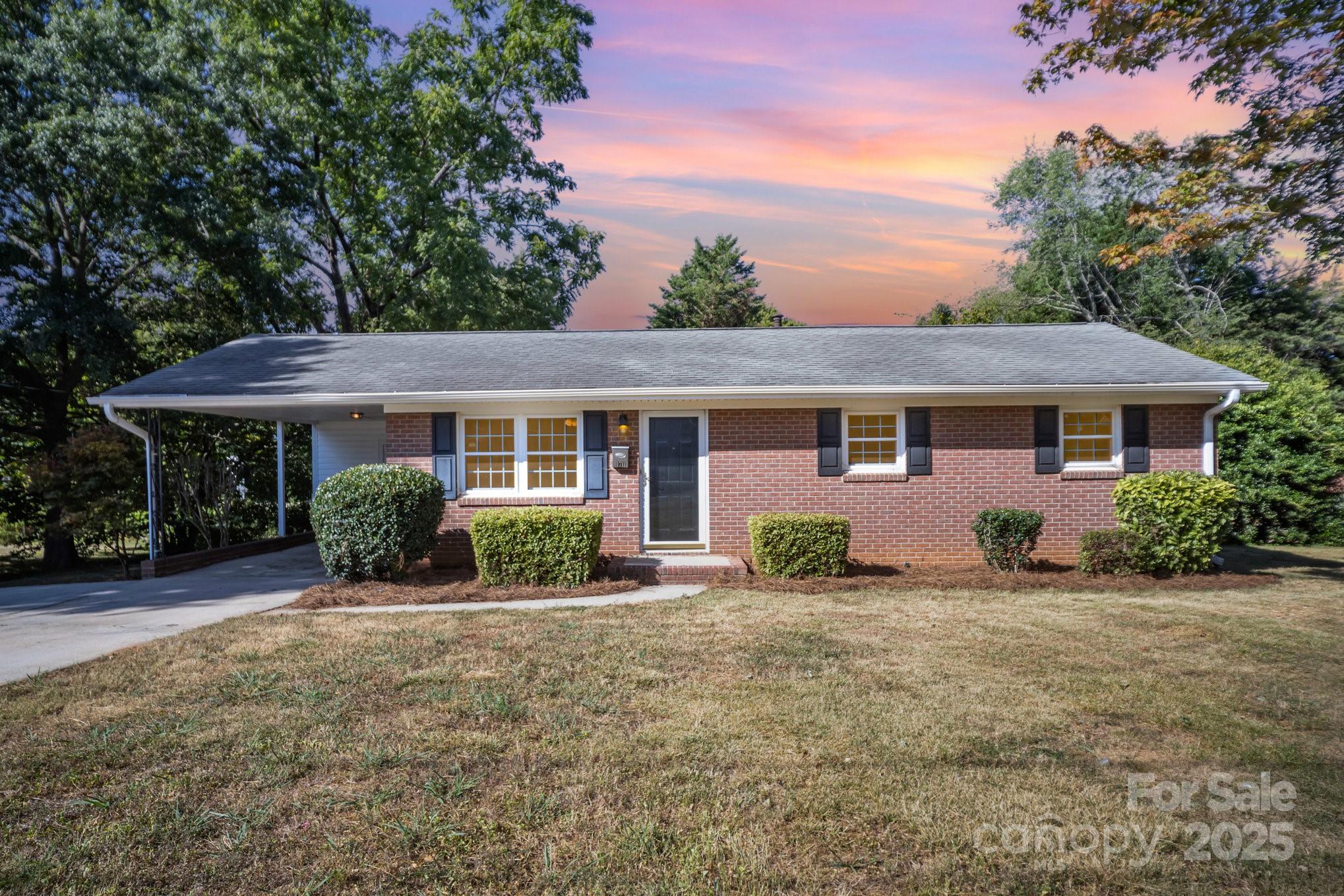 1711 E Perry Street Gastonia NC 28054