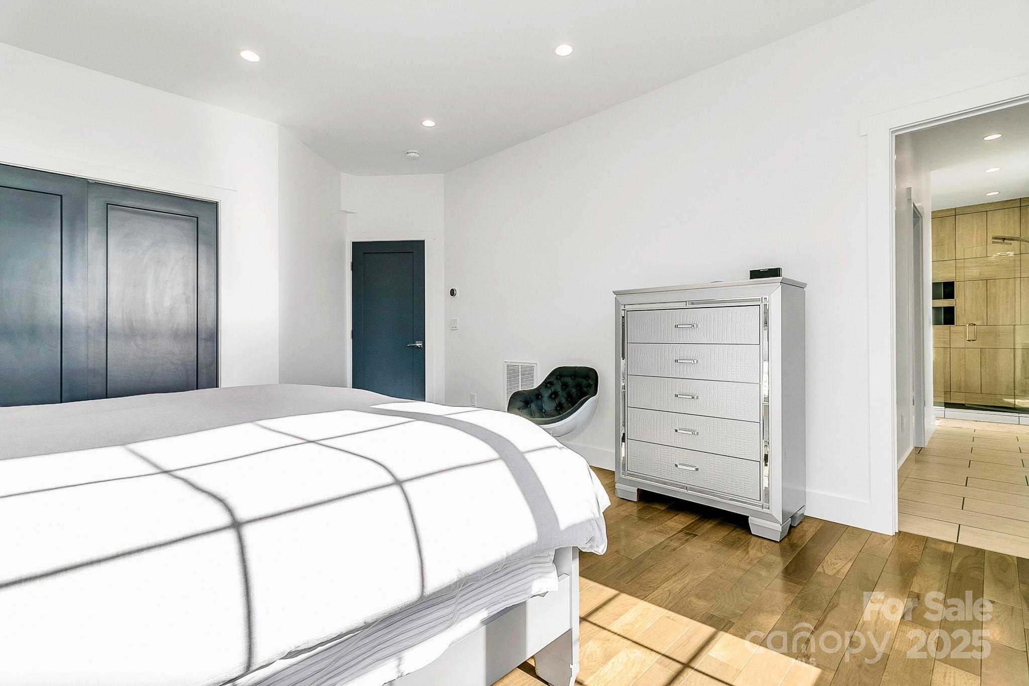 215 E Oakview Road Asheville NC 28806