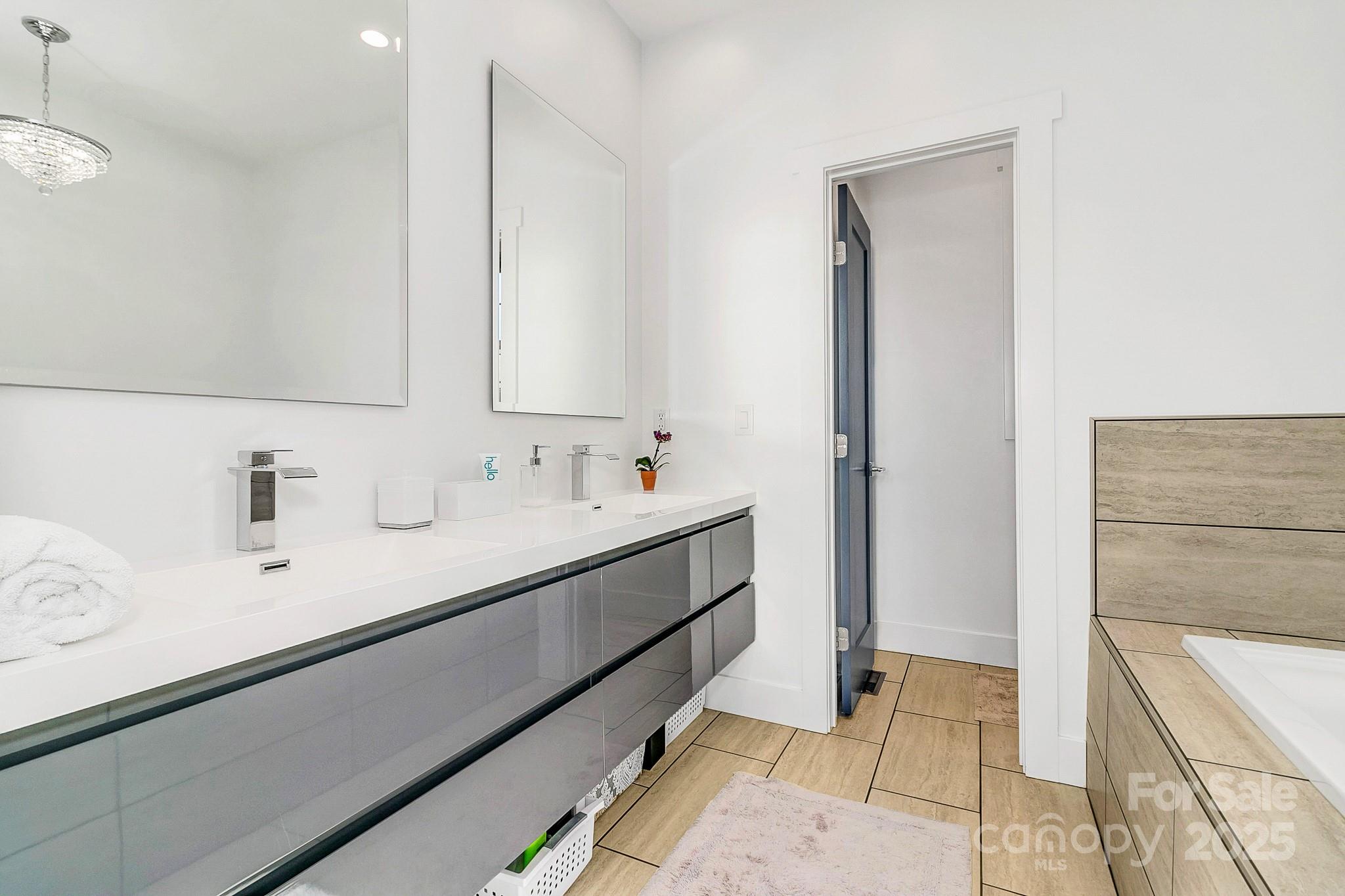 215 E Oakview Road Asheville NC 28806