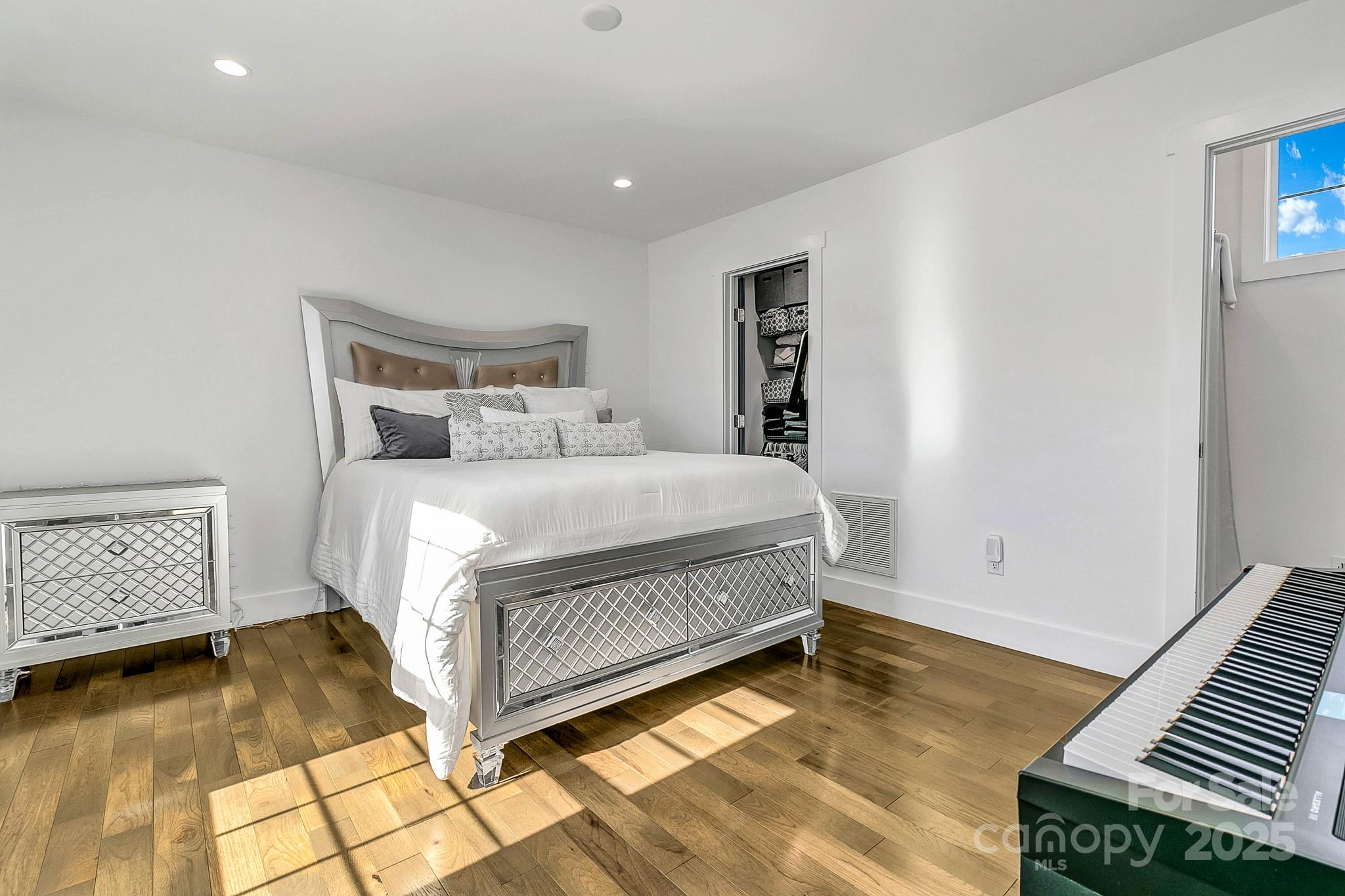 215 E Oakview Road Asheville NC 28806