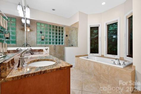 94 Oak Hollow Drive Asheville NC 28805