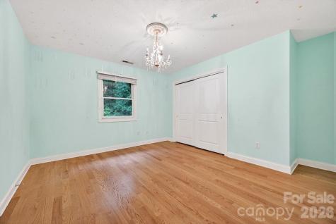 94 Oak Hollow Drive Asheville NC 28805