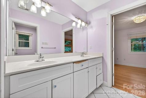 94 Oak Hollow Drive Asheville NC 28805