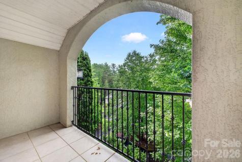 94 Oak Hollow Drive Asheville NC 28805