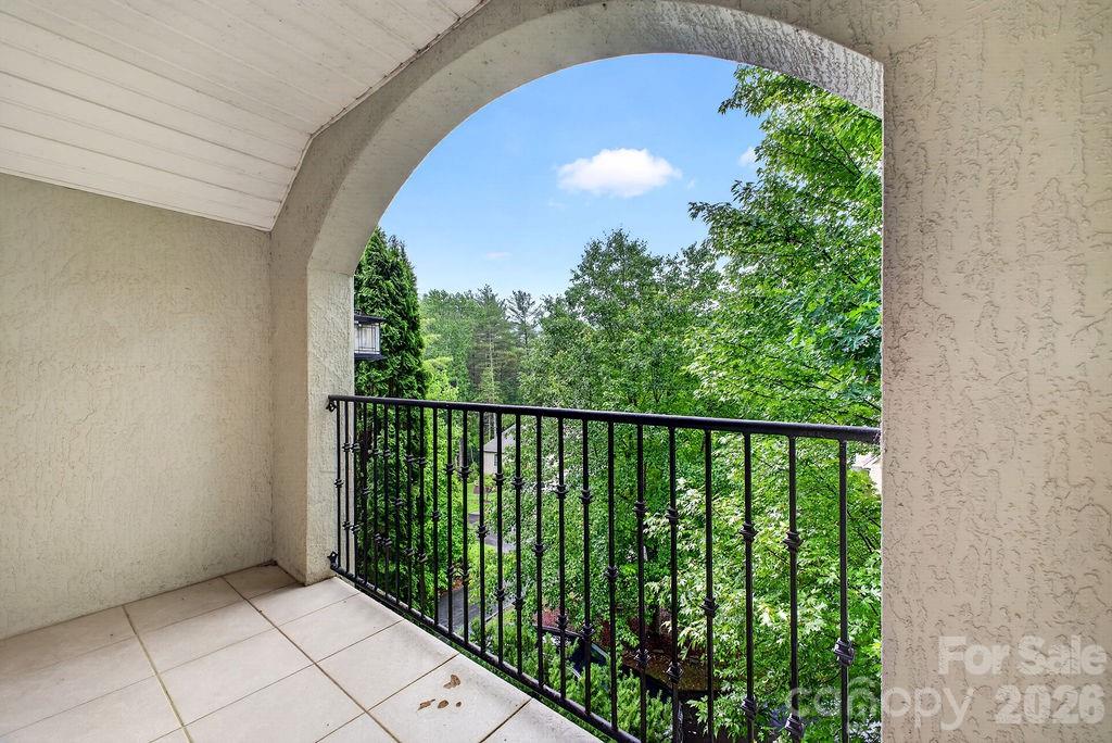 94 Oak Hollow Drive Asheville NC 28805