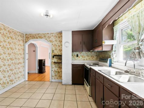 203 Dundee Street Hendersonville NC 28791