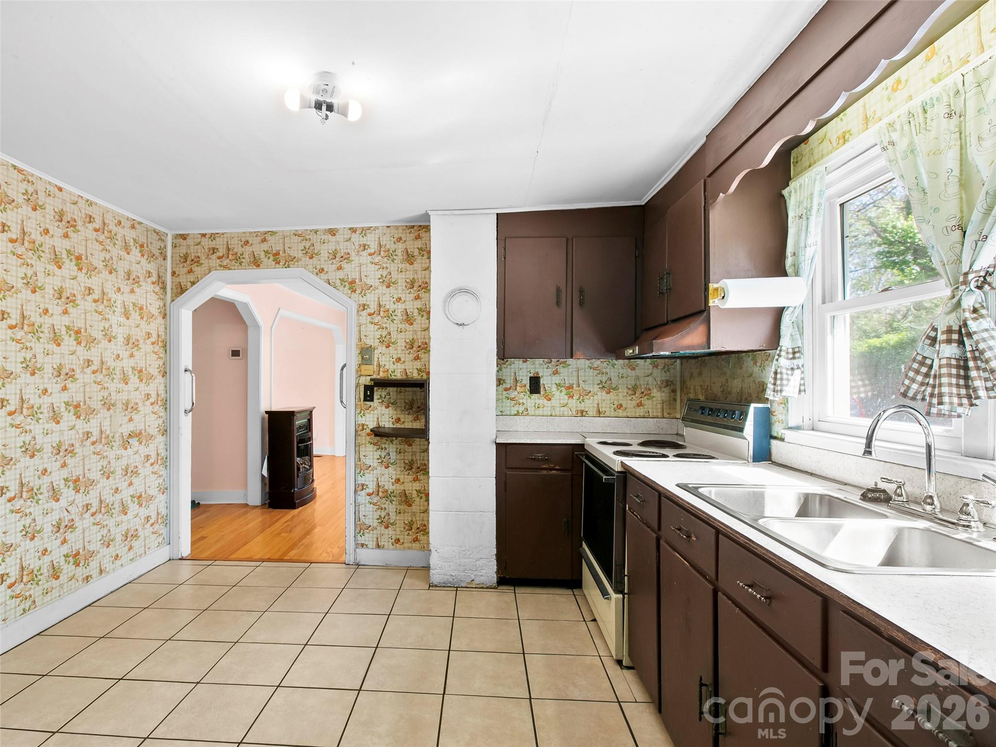 203 Dundee Street Hendersonville NC 28791