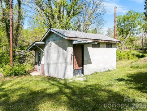 203 Dundee Street Hendersonville NC 28791