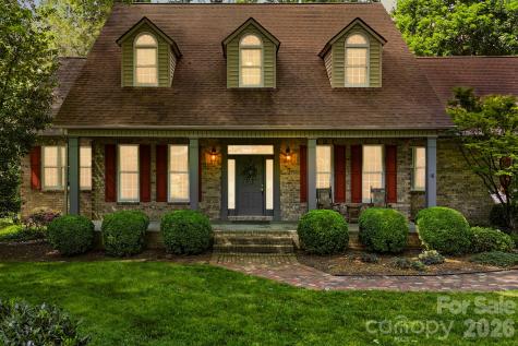 17 Crooked Oak Court Hendersonville NC 28791