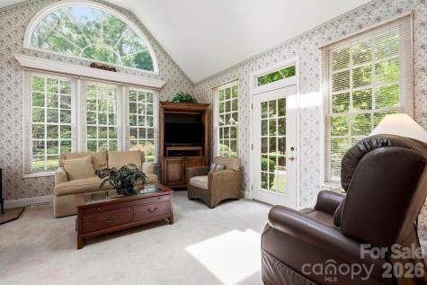 17 Crooked Oak Court Hendersonville NC 28791