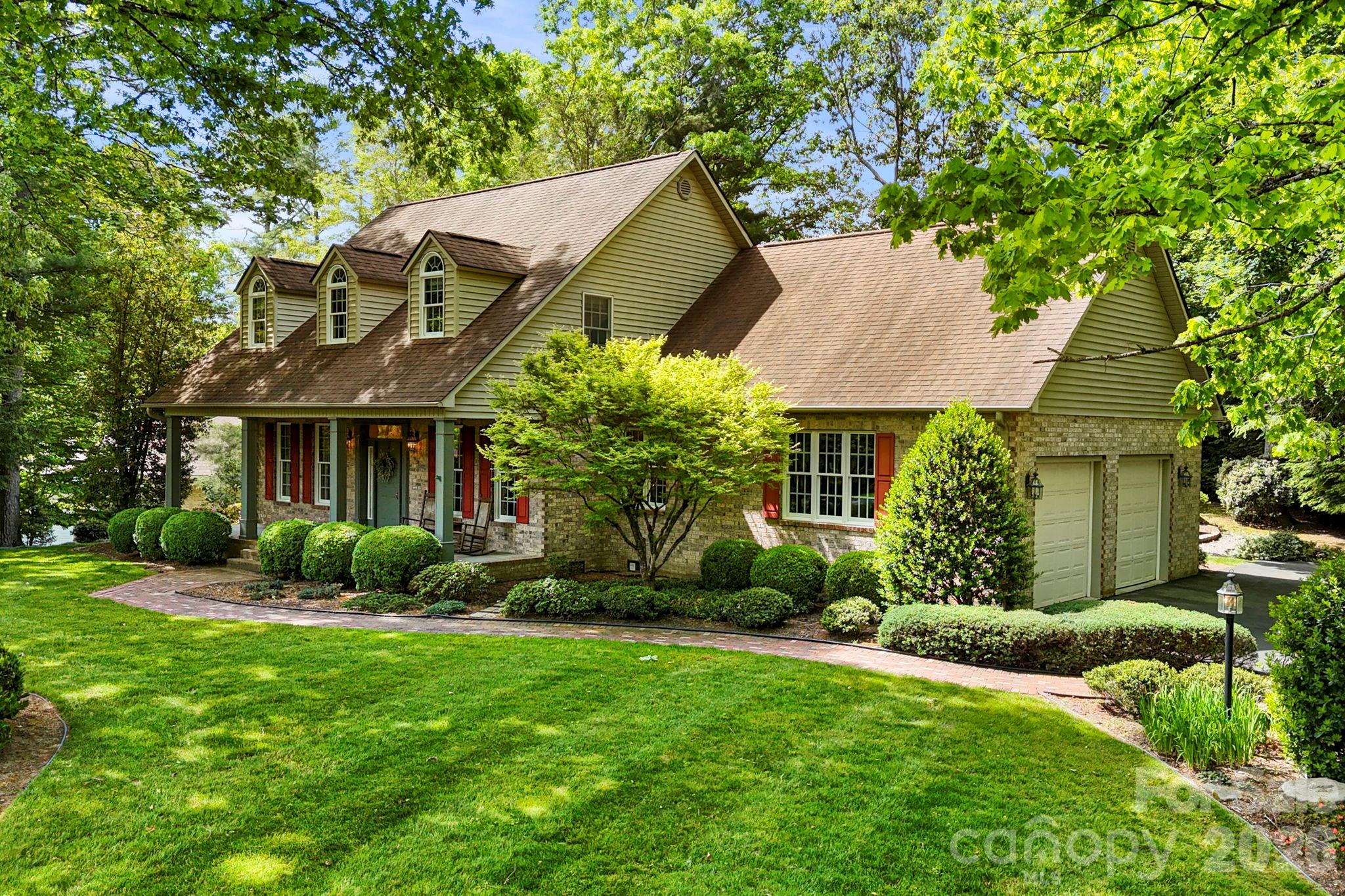 17 Crooked Oak Court Hendersonville NC 28791