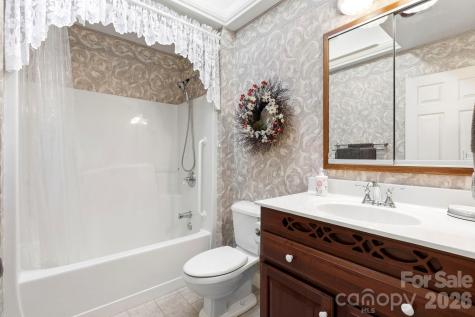 17 Crooked Oak Court Hendersonville NC 28791