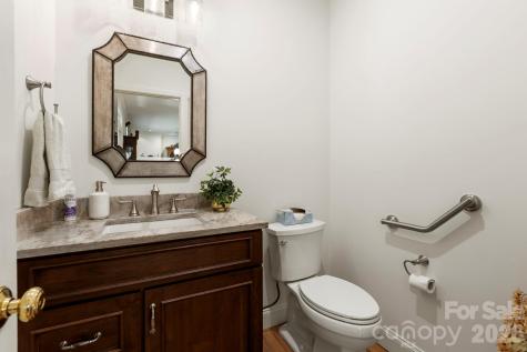 17 Crooked Oak Court Hendersonville NC 28791