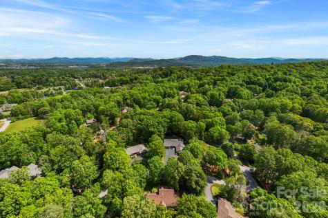 17 Crooked Oak Court Hendersonville NC 28791