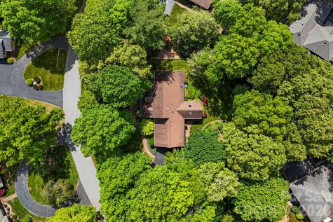 17 Crooked Oak Court Hendersonville NC 28791