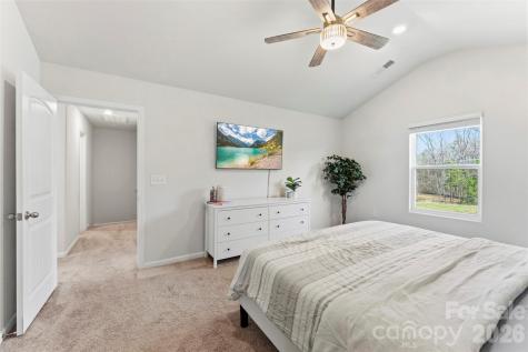 3027 Crescent Lake Lane Charlotte NC 28214