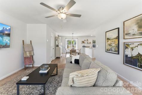 3027 Crescent Lake Lane Charlotte NC 28214