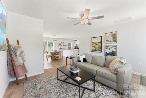 3027 Crescent Lake Lane Charlotte NC 28214