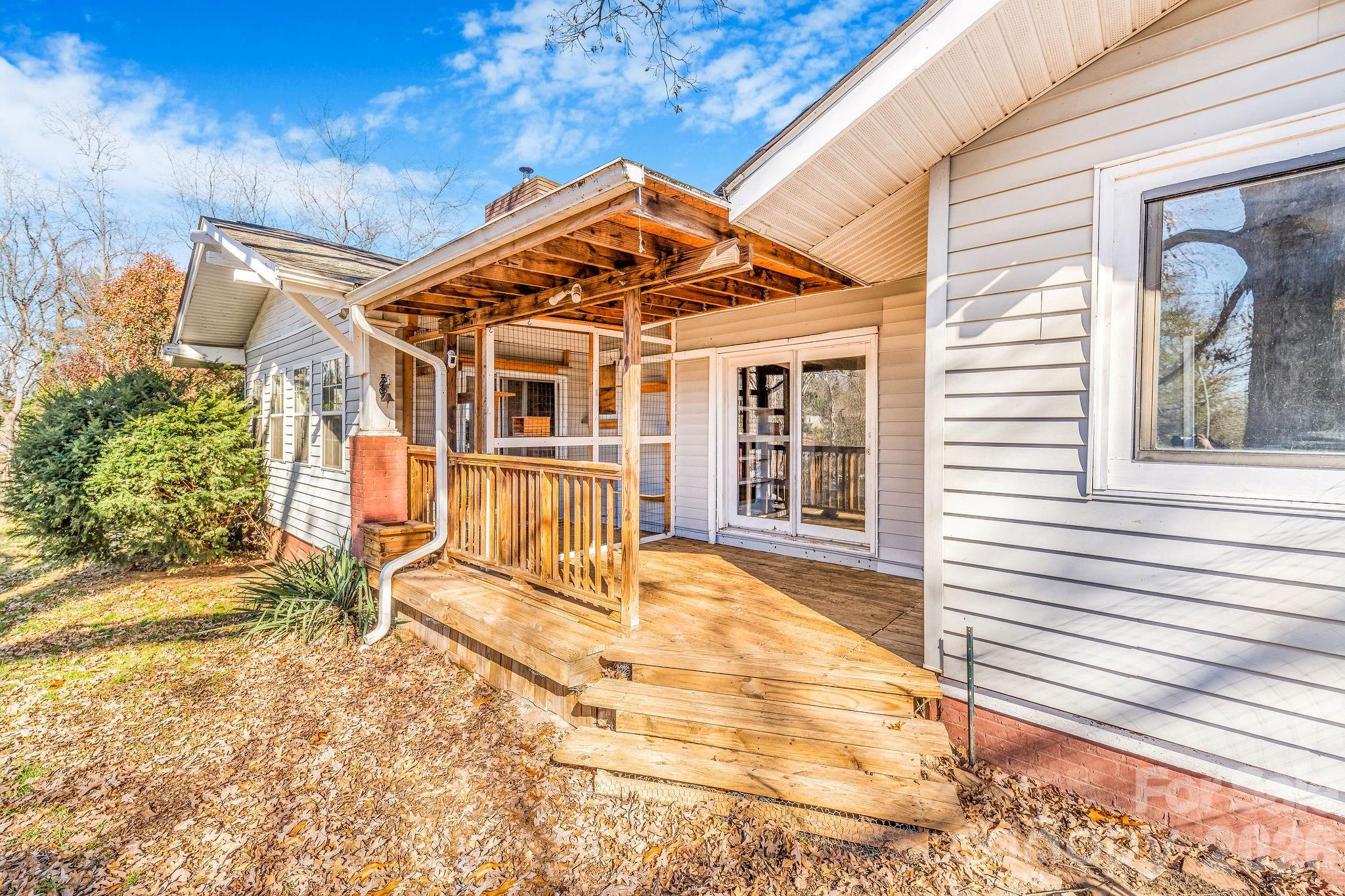 107 Woodland Church Road Clyde NC 28721