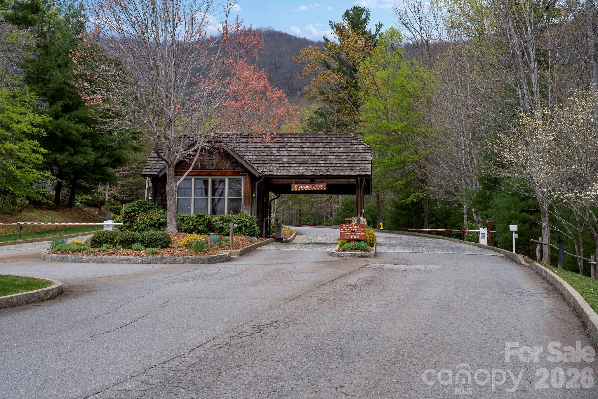 25 E Owl Creek Lane Fairview NC 28730