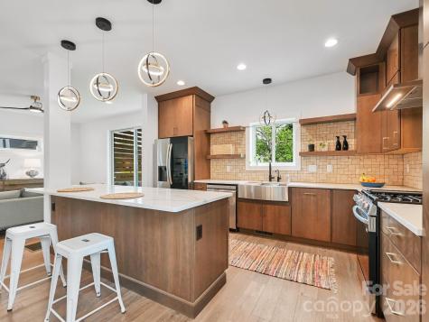 18 Sand Hill Road Asheville NC 28806