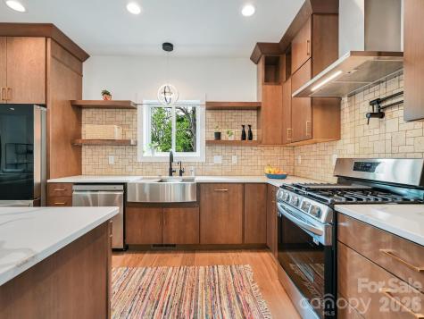 18 Sand Hill Road Asheville NC 28806