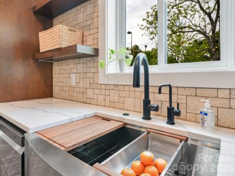 18 Sand Hill Road Asheville NC 28806
