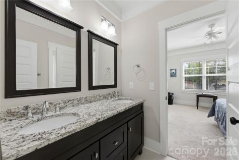 661 Ideal Way Charlotte NC 28203