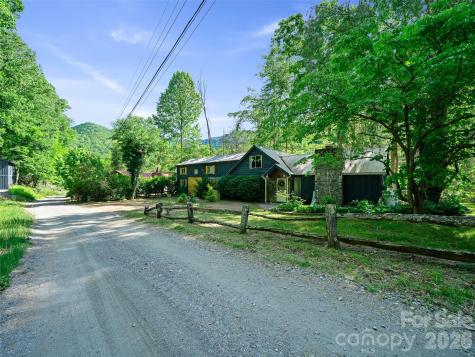 137 Mountain Farm Road Burnsville NC 28714