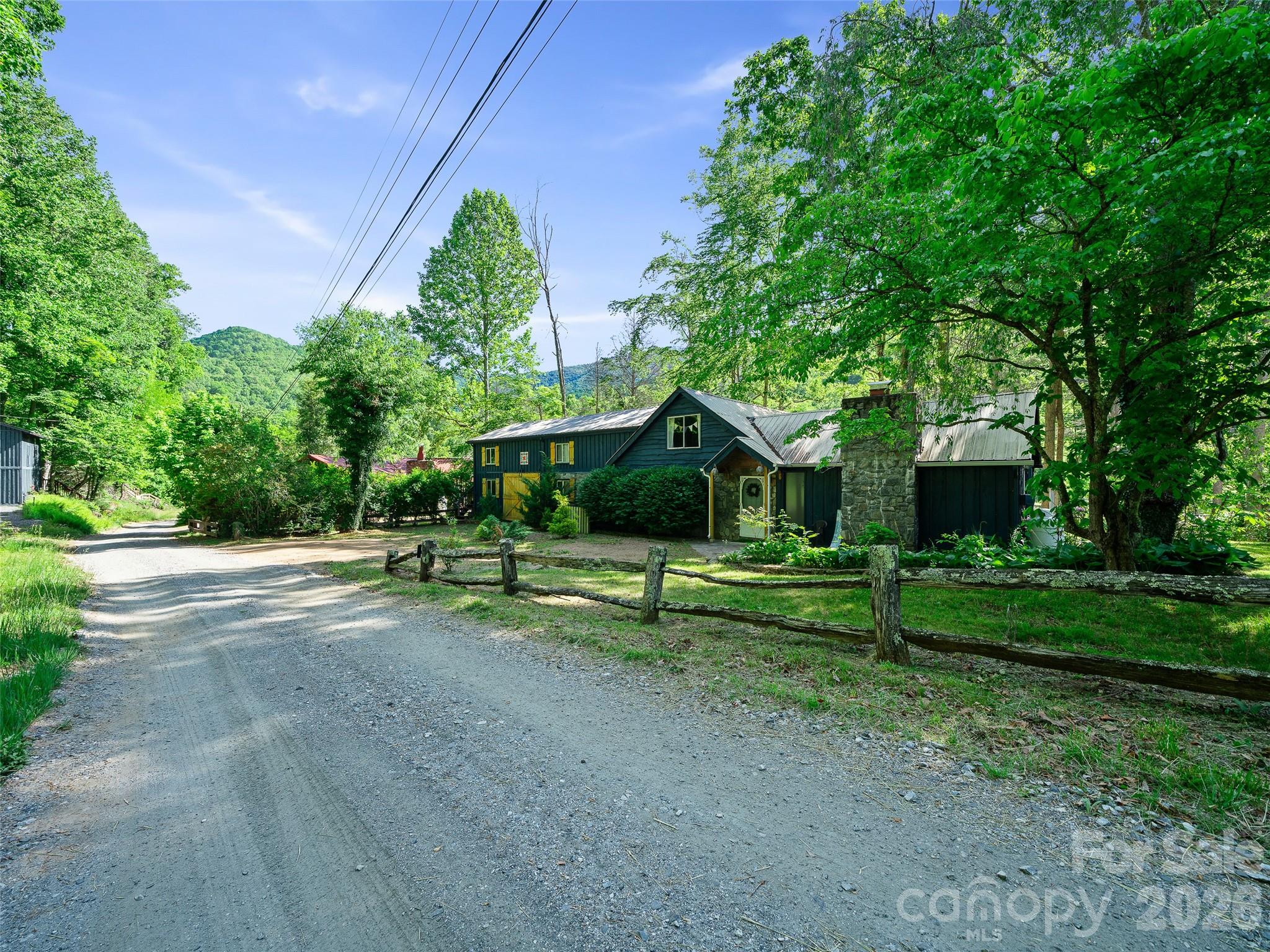 137 Mountain Farm Road Burnsville NC 28714