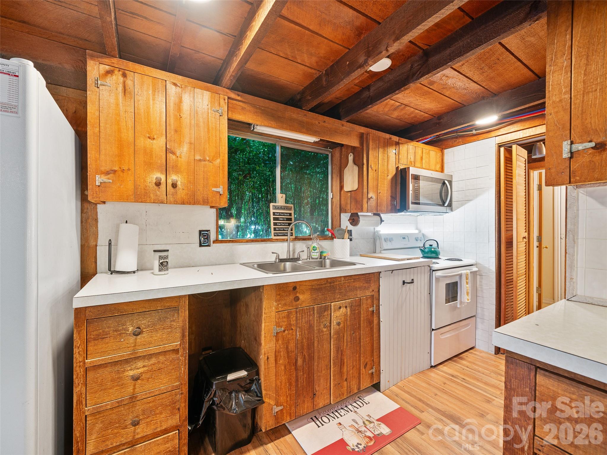 137 Mountain Farm Road Burnsville NC 28714
