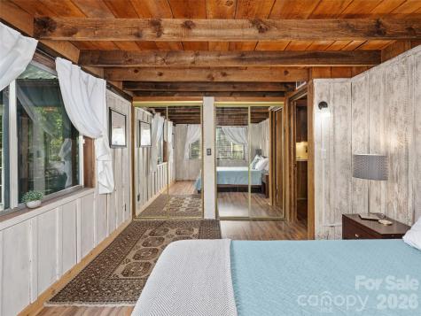 137 Mountain Farm Road Burnsville NC 28714