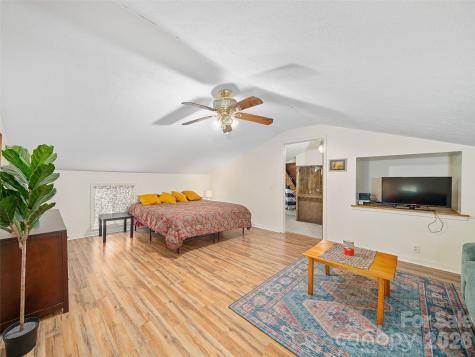137 Mountain Farm Road Burnsville NC 28714
