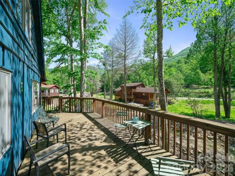 137 Mountain Farm Road Burnsville NC 28714