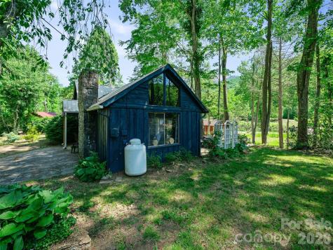 137 Mountain Farm Road Burnsville NC 28714
