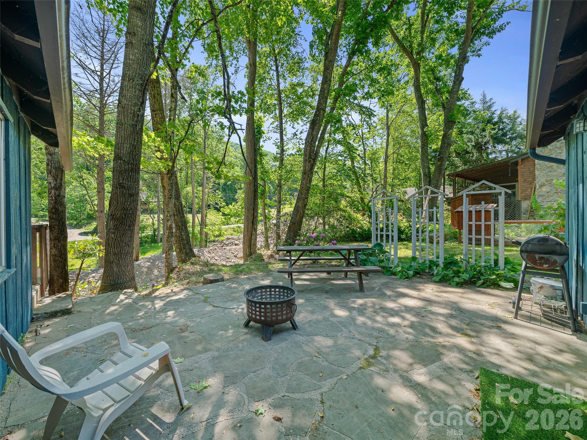 137 Mountain Farm Road Burnsville NC 28714