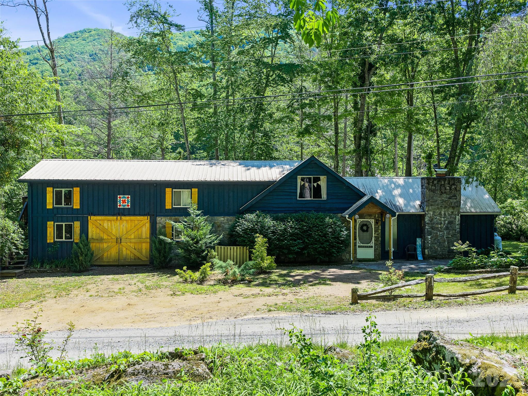 137 Mountain Farm Road Burnsville NC 28714