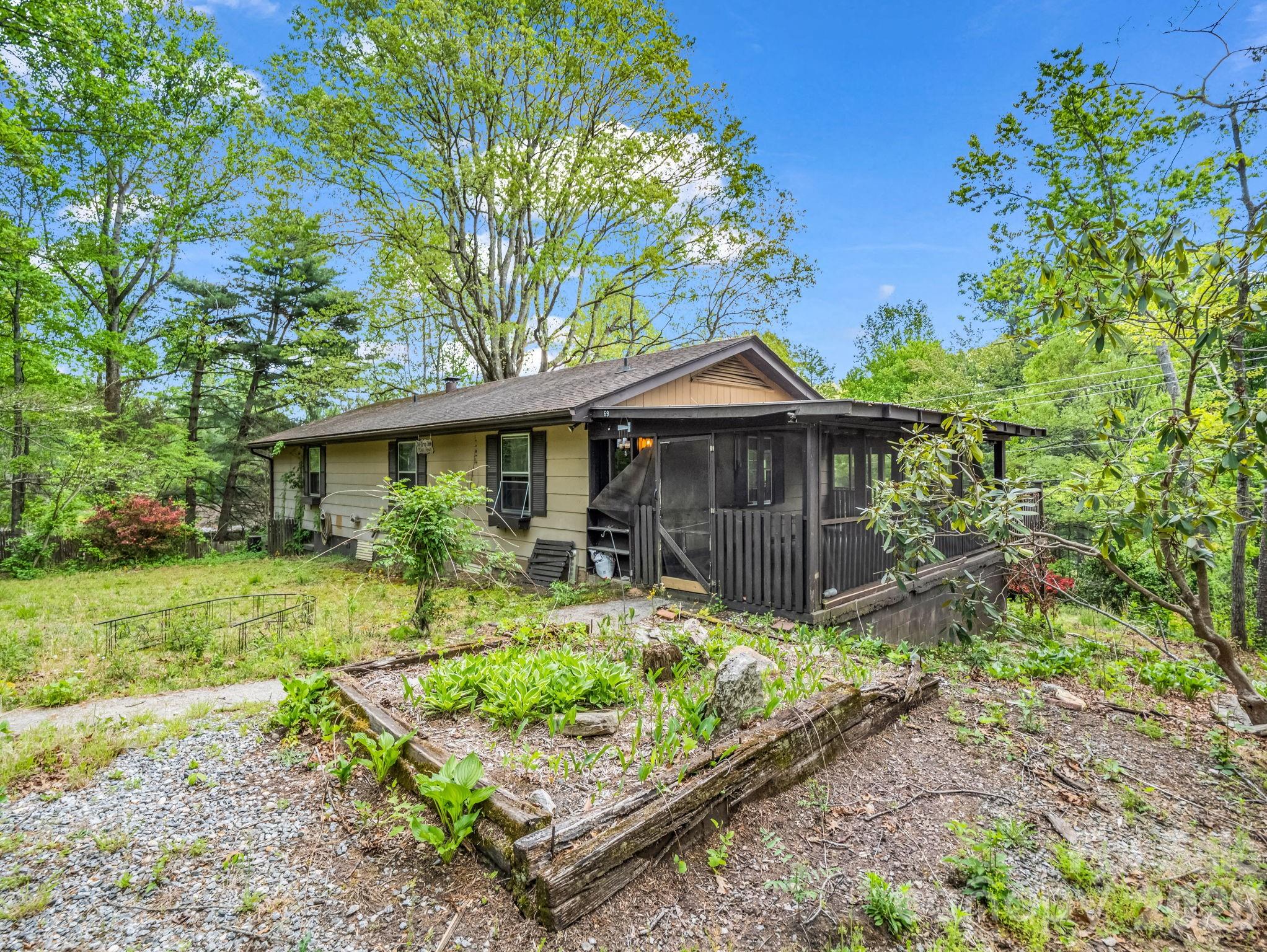 69 Hidden Brook Drive Hendersonville NC 28739