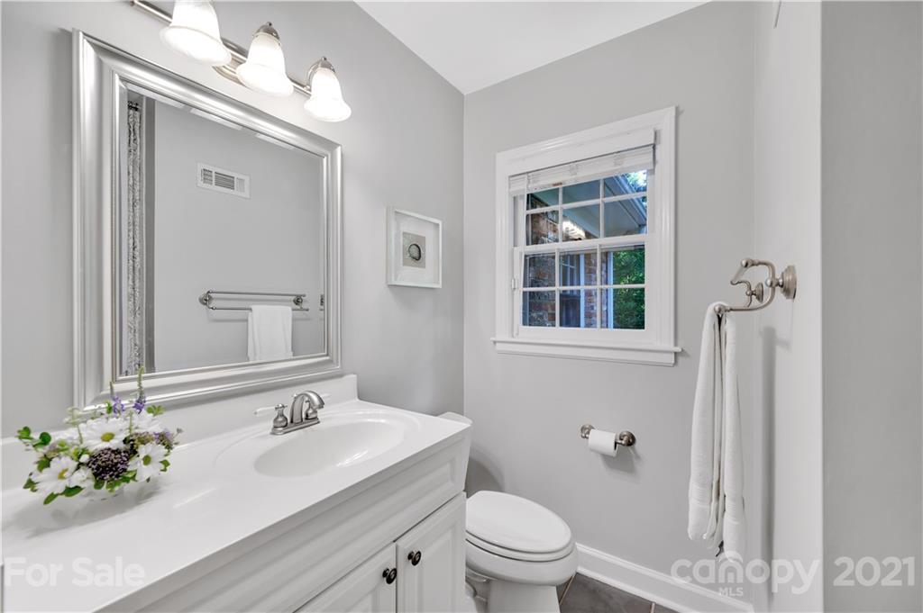 321 N Canterbury Road Charlotte NC 28211