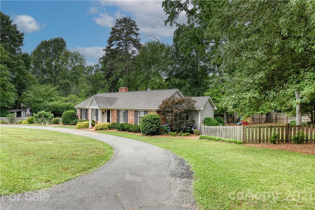 321 N Canterbury Road Charlotte NC 28211