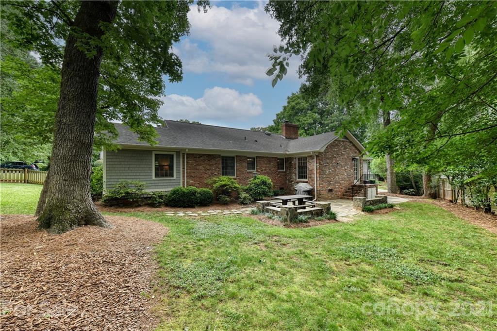 321 N Canterbury Road Charlotte NC 28211