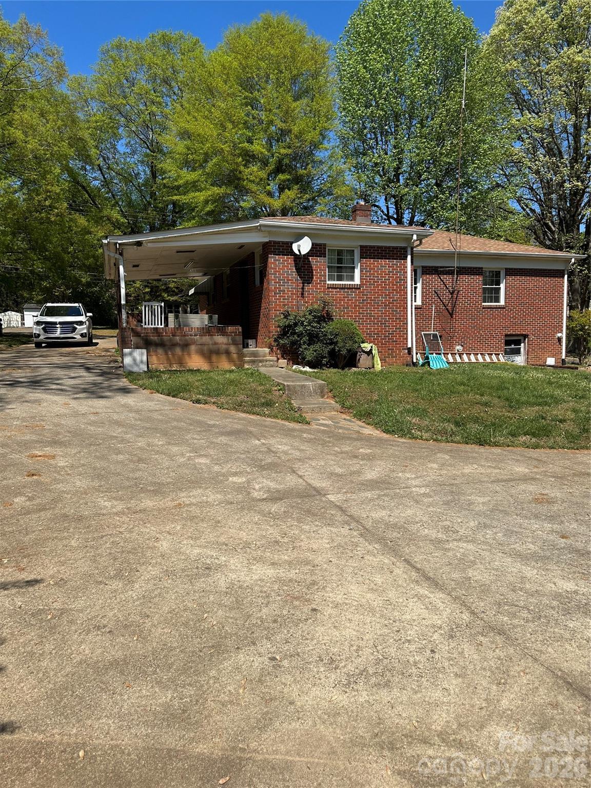 2760 19th Avenue NE Hickory NC 28601