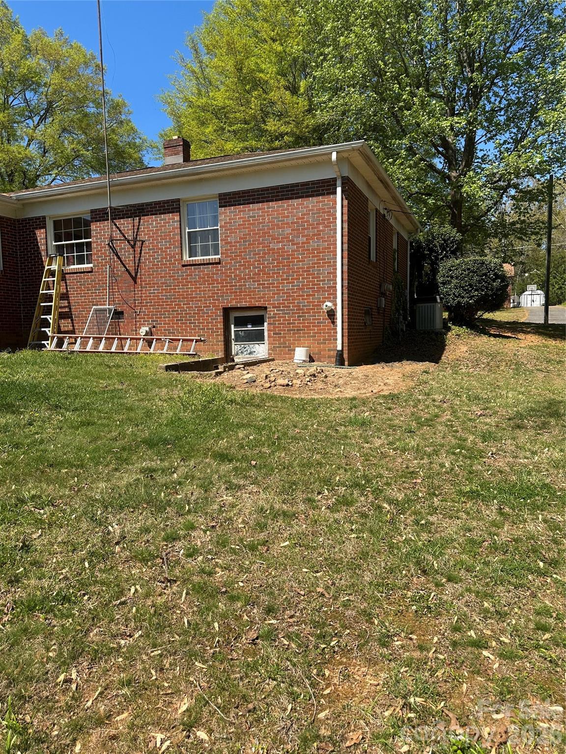 2760 19th Avenue NE Hickory NC 28601