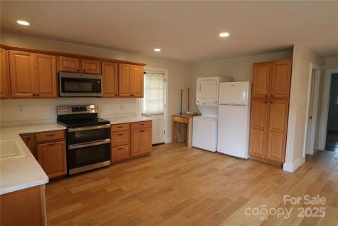 9 Oakland Street Weaverville NC 28787