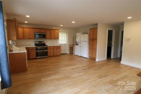 9 Oakland Street Weaverville NC 28787