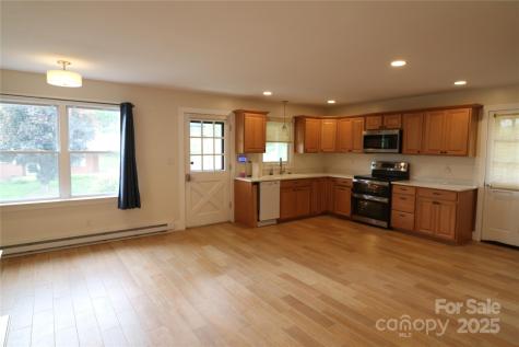 9 Oakland Street Weaverville NC 28787